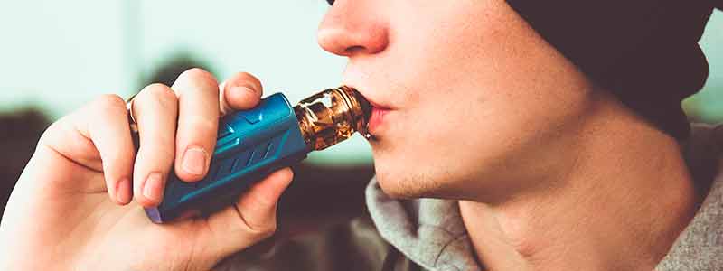 Les trois-quarts des vapoteurs se procurent des produits interdits selon Léger Marketing